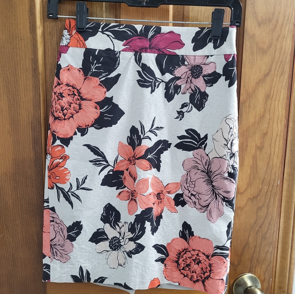 Ann Taylor 00P Floral fitted pencil skirt
